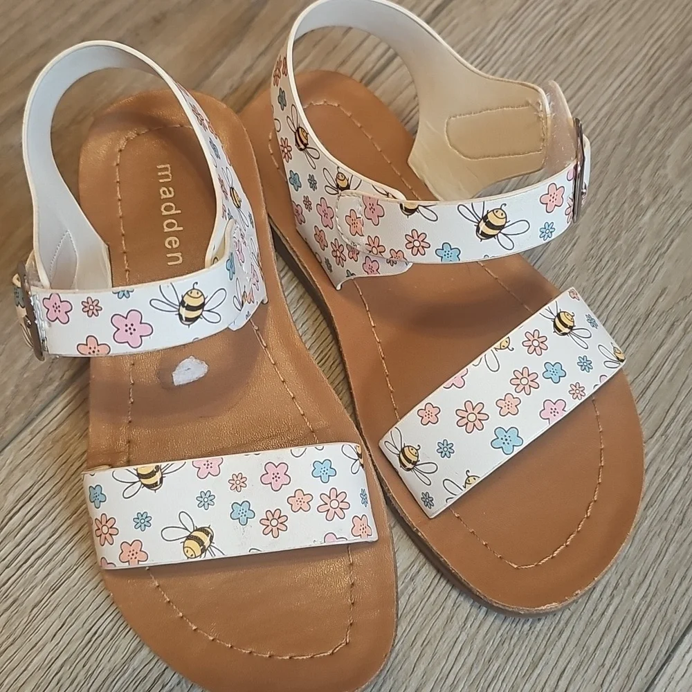 7 Pairs Kids Summer Sandals - Yellow, Tan, Pink Styles. Reef Waterproof Sandals - Picture 2 of 14